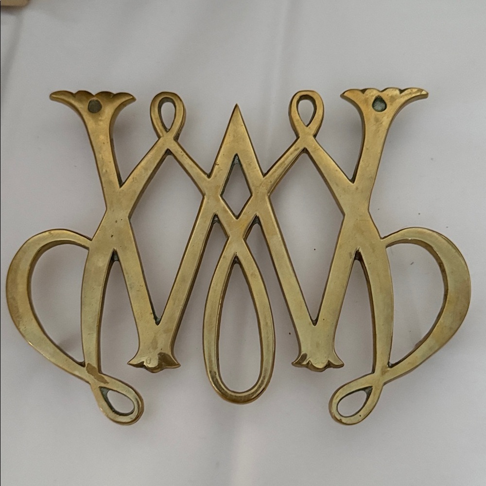 🎀VINTAGE VIRGINIA  METAL CRAFTERS  WILLIAM & MARY CW10-11 CYPHER BRASS TRIVET